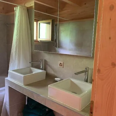 Gorgeous 4 Bedroom Modern Glacier View Chalet 레디아블러레