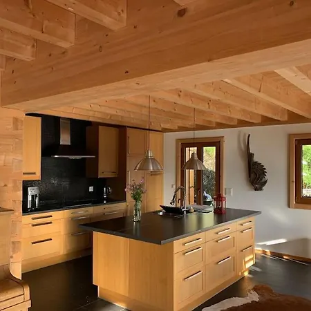 Apartamento Gorgeous 4 Bedroom Modern Glacier View Chalet *