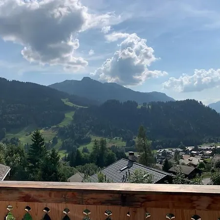 Gorgeous 4 Bedroom Modern Glacier View Chalet