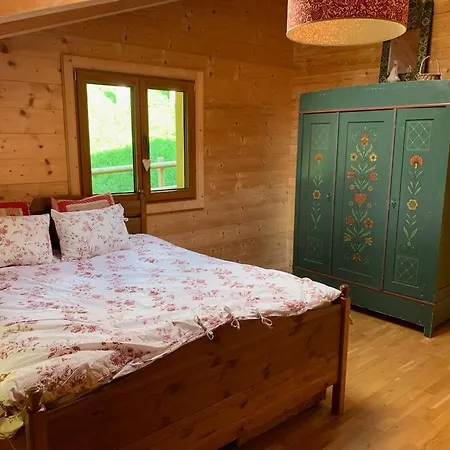 Gorgeous 4 Bedroom Modern Glacier View Chalet *