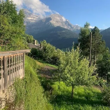 Gorgeous 4 Bedroom Modern Glacier View Chalet *