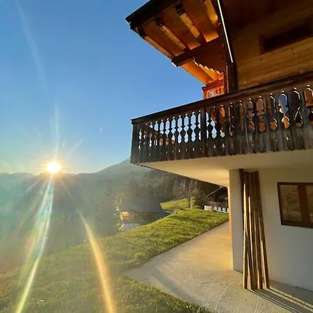 Gorgeous 4 Bedroom Modern Glacier View Chalet 레디아블러레