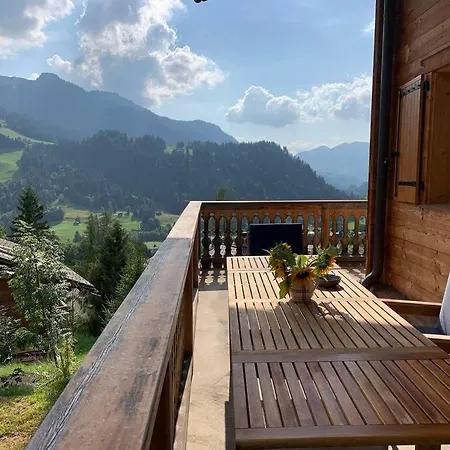 Gorgeous 4 Bedroom Modern Glacier View Chalet